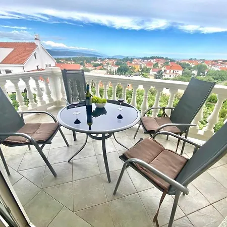 Janja Lägenhet
