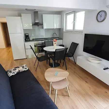 Janja Apartament *